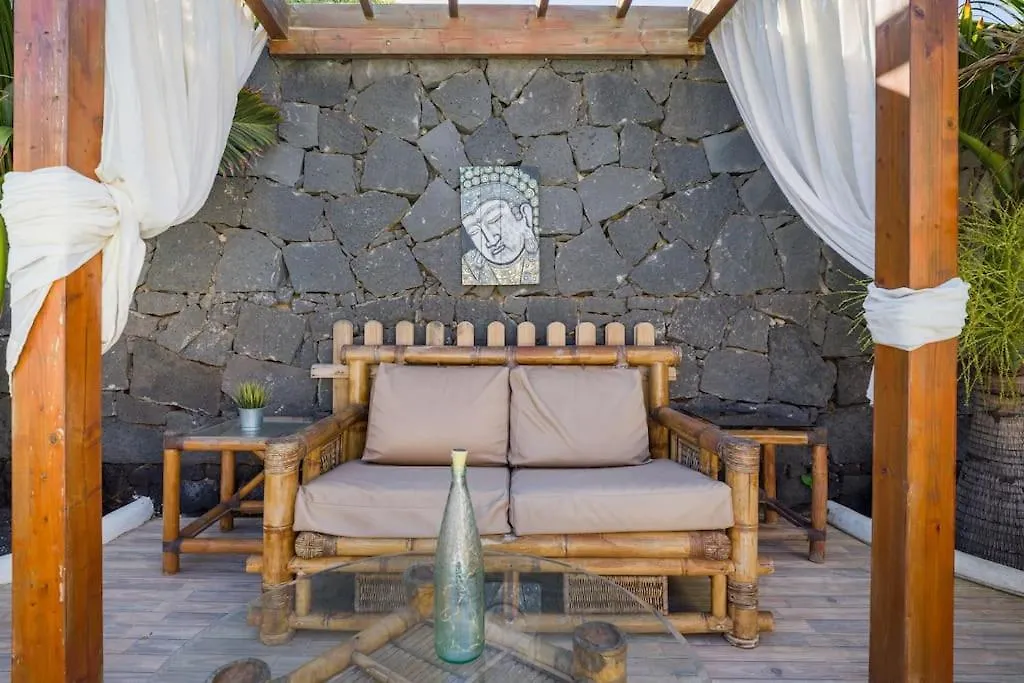 Villa La Isla By Rentaholidayslanzarote contacts